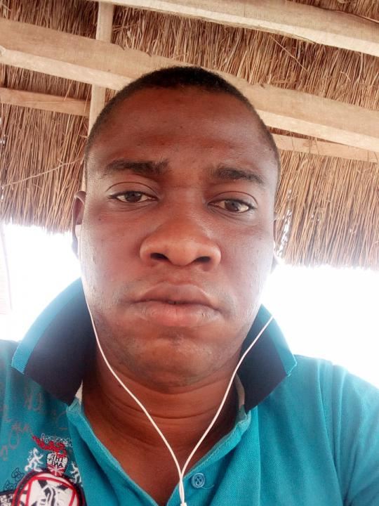 Image de Tosin81. Am easy going person, i hate lieing and cheating. I like lady who are God fearing and kind, i will like to meet one and show her luv. For the rest of my life. I love football too.
