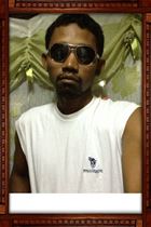 Rindrasolosojose a man of 40 years old living at Madagascar looking for some men and some women