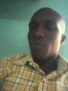 Nickixlcd un homme de 48 ans vivant en Côte d'Ivoire recherche des hommes et des femmes