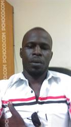 Constant25 un homme de 40 ans vivant en Côte d'Ivoire recherche des hommes et des femmes