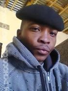 Neyoz un homme de 39 ans vivant à Maseru recherche des hommes et des femmes