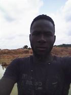 Akwasi13 a man of 28 years old living in États-Unis looking for some men and some women