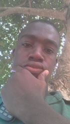Dosky3 un homme de 28 ans vivant en Côte d'Ivoire recherche des hommes et des femmes