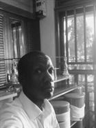 Denlas a man of 36 years old living in Ouganda looking for a woman