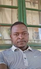 Elliot17 a man of 35 years old living in Malawi looking for some men and some women