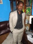 Kramer a man of 34 years old living at Conakry looking for a woman