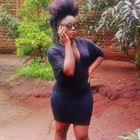 UtilisateurLee19 a woman of 26 years old living in Malawi looking for some men and some women