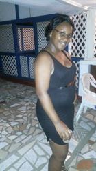 Arlena1 une femme de 30 ans vivant à Sainte-Lucie recherche des hommes et des femmes