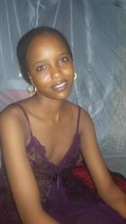 Sarad a woman of 31 years old living at Ndjamena looking for some men and some women