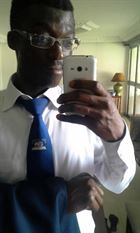 Ricko12 a man of 30 years old living in Côte d'Ivoire looking for some men and some women
