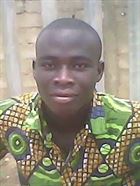 Celestin22 un homme de 33 ans vivant au Burkina Faso recherche des hommes et des femmes
