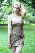 Blondeangel a woman of 32 years old living in Angleterre looking for some men and some women