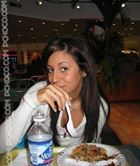 NoraJolie a woman of 37 years old living at Montréal looking for some men and some women