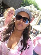 Caroline35 a woman of 36 years old living at Montréal looking for some men and some women