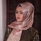 Zainab19 a woman of 37 years old living in Émirats arabes unis looking for some men and some women
