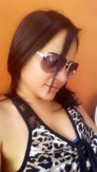 Estheraymond a woman of 34 years old living in États-Unis looking for some men and some women