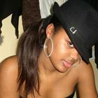 Yahaeres a woman of 30 years old living at Porto Rico looking for some men and some women