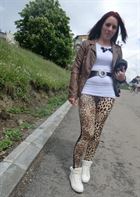 Pamela35 a woman of 48 years old living in Angleterre looking for some men and some women