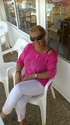 Honey26 a woman of 49 years old living at Panama looking for some men and some women