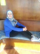 Zainab26 a woman of 51 years old living in États-Unis looking for some men and some women