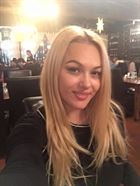 Aurelie19 a woman of 40 years old living in Belgique looking for some men and some women