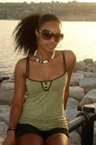 Vera14 a woman of 31 years old living at Zurich looking for some men and some women