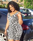 Kukoere a woman of 32 years old living in Afrique du Sud looking for some men and some women