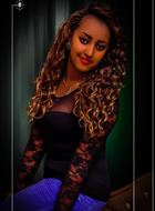 Susan75 a woman of 37 years old living in Sénégal looking for some men and some women