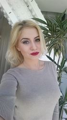 Maria55 a woman of 35 years old living in France looking for some men and some women