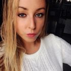 Roxane3 a woman of 32 years old living in France looking for some men and some women