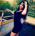 Olivia44 a woman of 28 years old living in Québec looking for some men and some women
