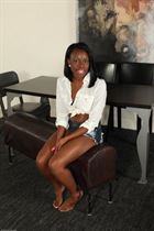 Celine15 a woman of 33 years old living in Sénégal looking for some men and some women