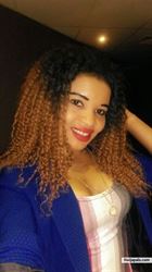 Tayahaye a woman of 31 years old living in Namibie looking for some men and some women