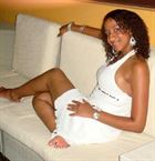 Fatima33 a woman of 31 years old living in Guinée looking for some men and some women