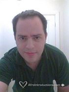 Skypenunoportugal a man of 43 years old living in Angleterre looking for some men and some women