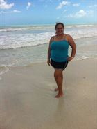 OliverMichell a woman of 49 years old living in États-Unis looking for some men and some women