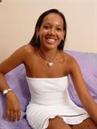 Nora10 a woman of 32 years old living at Dubai looking for some men and some women