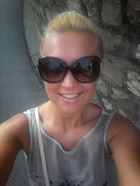 Cathy24 a woman of 43 years old living in Québec looking for some men and some women