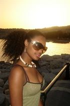 Grace180 a woman of 33 years old living in Côte d'Ivoire looking for some men and some women