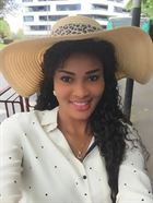 MalissaHassan a woman of 30 years old living in Sénégal looking for some men and some women