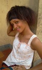 Glorykader a woman of 32 years old living in Somalie looking for some men and some women