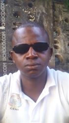 Moussaf1 a man of 35 years old living at Conakry looking for some men and some women