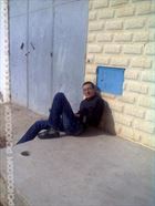 Moetaz a man of 27 years old living at Tunis looking for some men and some women