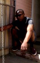 Clifton2 un homme de 33 ans vivant à Maseru recherche des hommes et des femmes