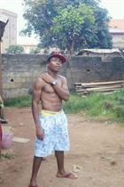 Boris124 a man of 27 years old living at Yaoundé looking for some men and some women