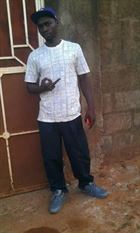 Contehosman a man of 31 years old living at Freetown looking for some men and some women