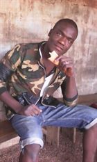Djibril43 un homme de 33 ans vivant au Burkina Faso recherche des hommes et des femmes