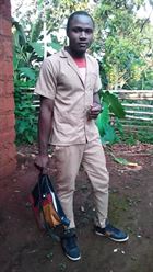 Herve120 un homme de 27 ans vivant au Cameroun recherche une jeune femme