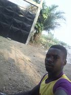 Romain40 a man of 32 years old living in Togo looking for some men and some women