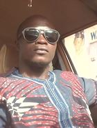 Raph10 un homme de 41 ans vivant au Togo recherche des hommes et des femmes